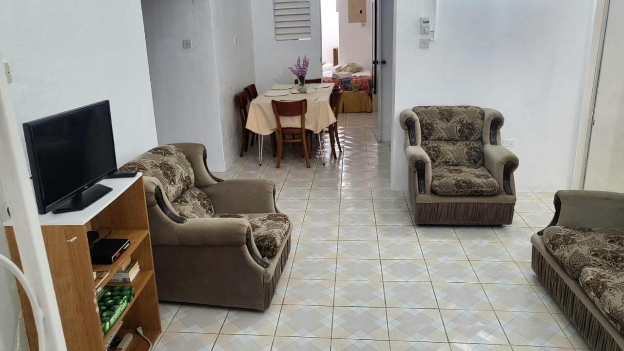 Ventnor House Apartments Бриджтаун Екстер'єр фото