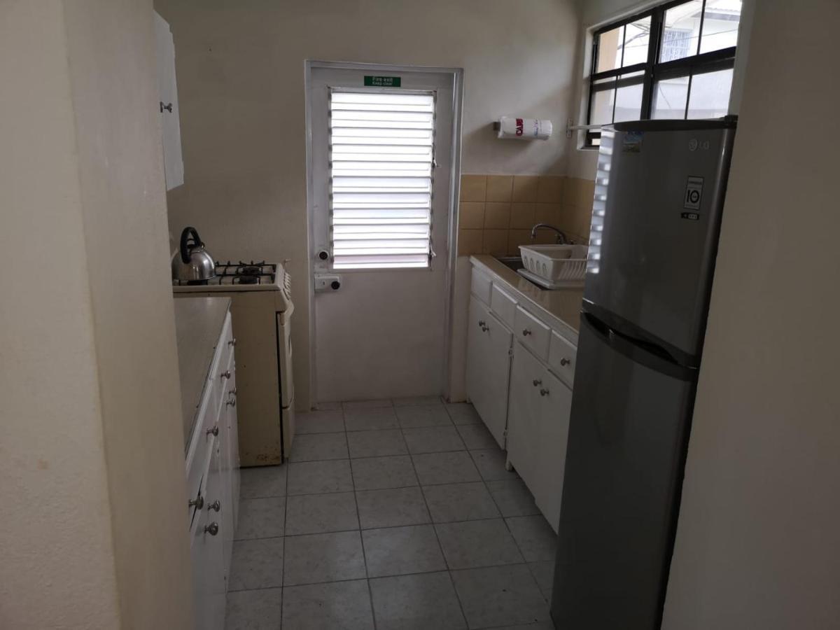 Ventnor House Apartments Бриджтаун Екстер'єр фото