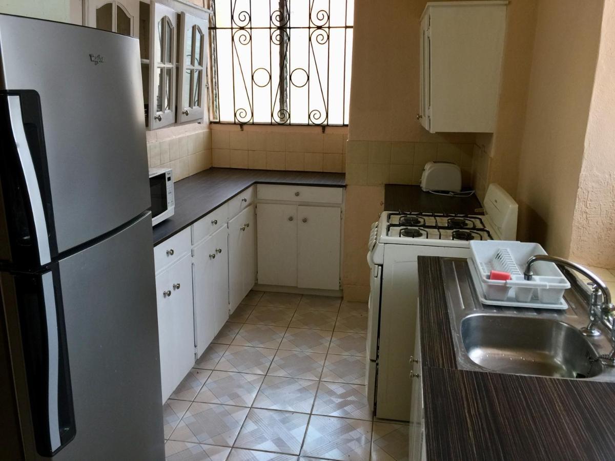 Ventnor House Apartments Бриджтаун Екстер'єр фото