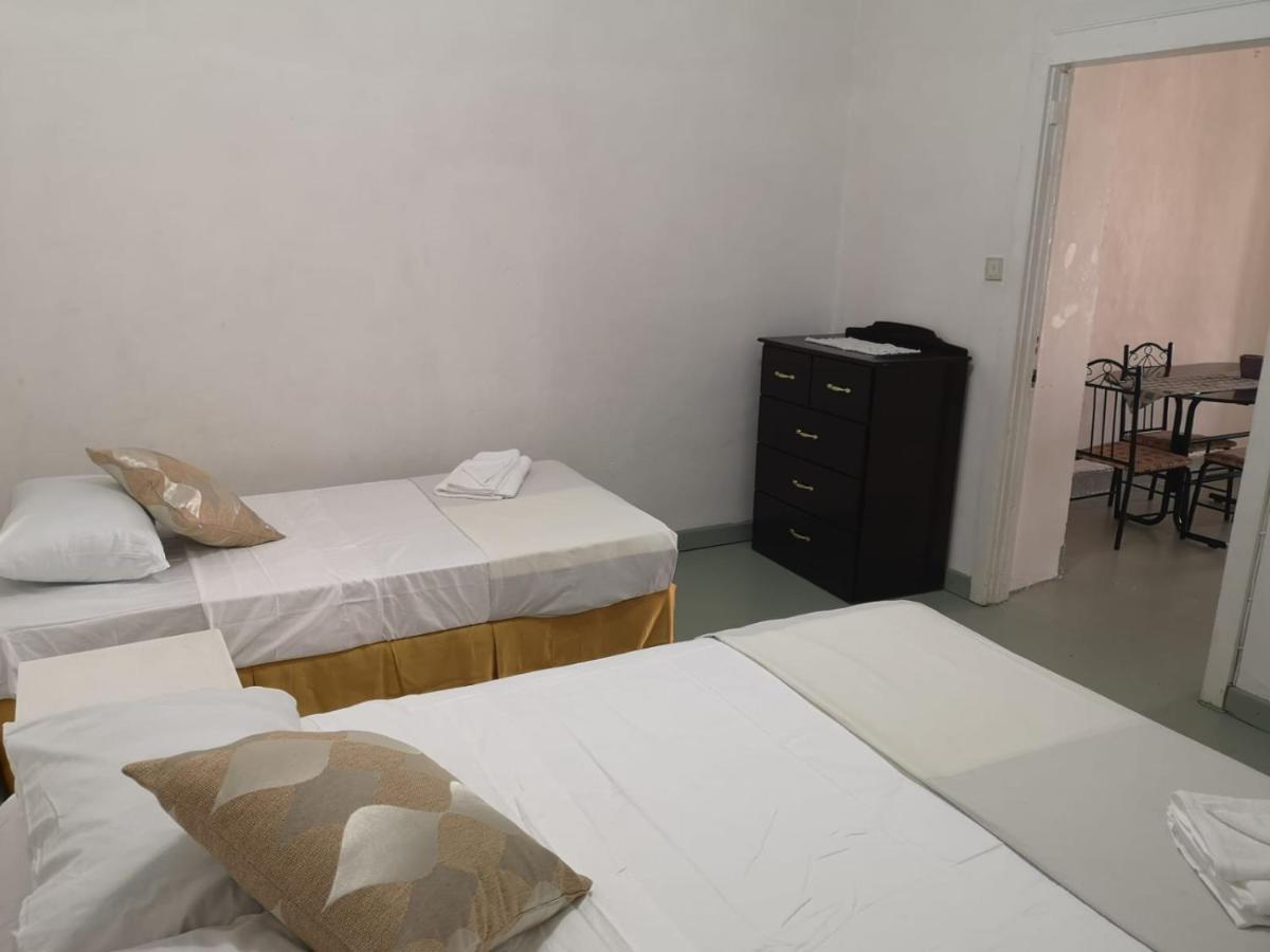 Ventnor House Apartments Бриджтаун Екстер'єр фото